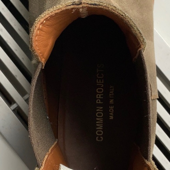 Common Projects Suede Chelsea boot Waxed Olive - Picture 8 of 8